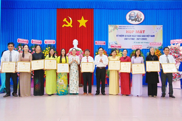 Phòng giáo dục và đào tạo thành phố Trà Vinh tổ chức họp mặt kỷ niệm 40 năm ngày nhà giáo Việt Nam 20/11
