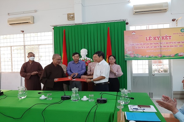 Ủy ban MTTQ Việt Nam thành phố Trà Vinh tổ chức lễ ký kết Quy chế phối hợp với các tổ chức xã hội tôn giáo trên địa bàn thành phố