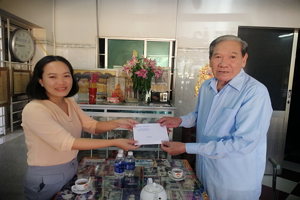 Phó Chủ tịch UBND thành phố Trà Vinh thăm, chúc mừng Lễ Sene Dolta năm 2022