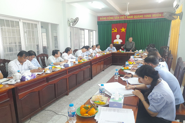 Đồng chí Nguyễn Thành Tâm, Ủy viên Ban thường vụ Tỉnh ủy, Bí thư Thành ủy Trà Vinh làm việc với Đảng ủy phường 8 về tình hình thực hiện nghị quyết từ đầu năm đến nay