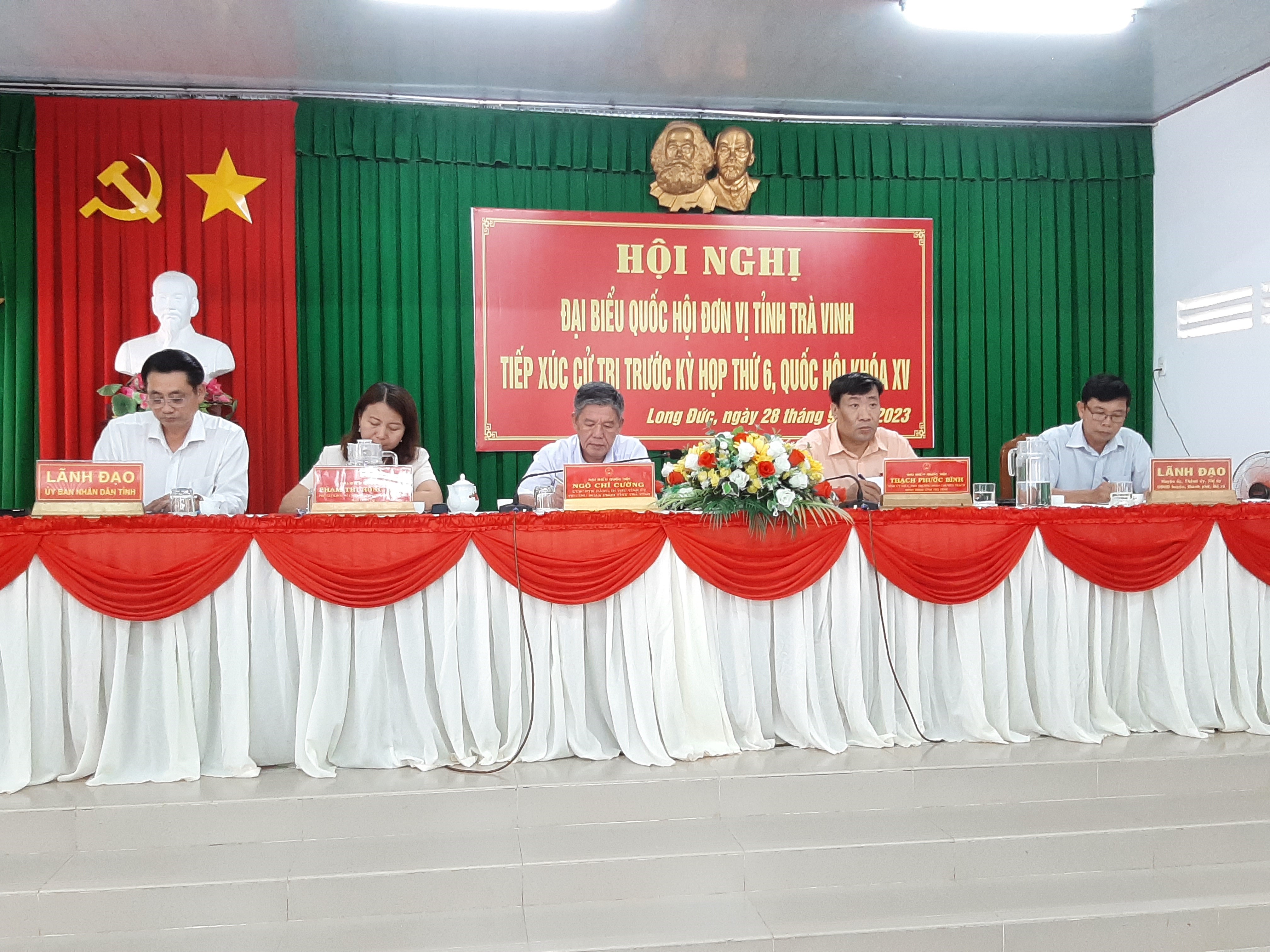 Đoàn đại biểu Quốc Hội khóa XV đơn vị tỉnh Trà Vinh tiếp xúc cử tri phường 1 và xã Long Đức Thành phố Trà Vinh